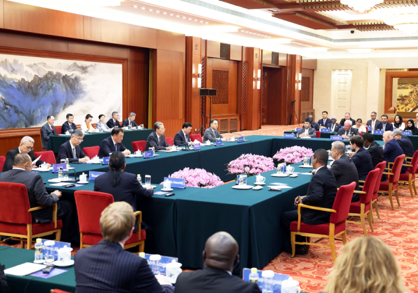 赵集体会见.jpg